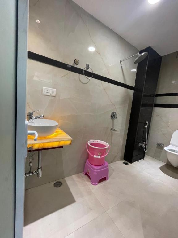 ורנאסי Vishwanath Inn מראה חיצוני תמונה