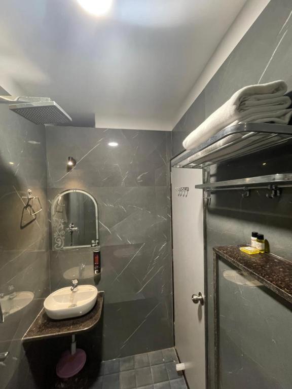 ורנאסי Vishwanath Inn מראה חיצוני תמונה